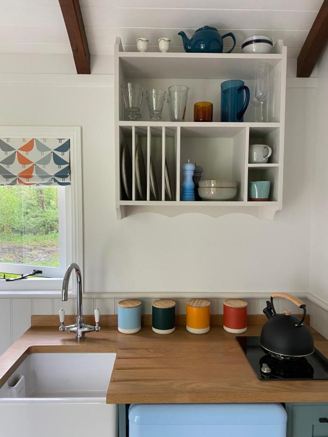 Coachroad Shepherds Huts Petworth Exterior photo