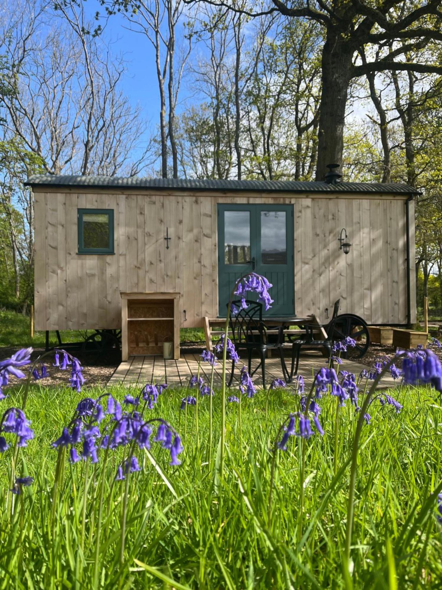 Coachroad Shepherds Huts Petworth Exterior photo